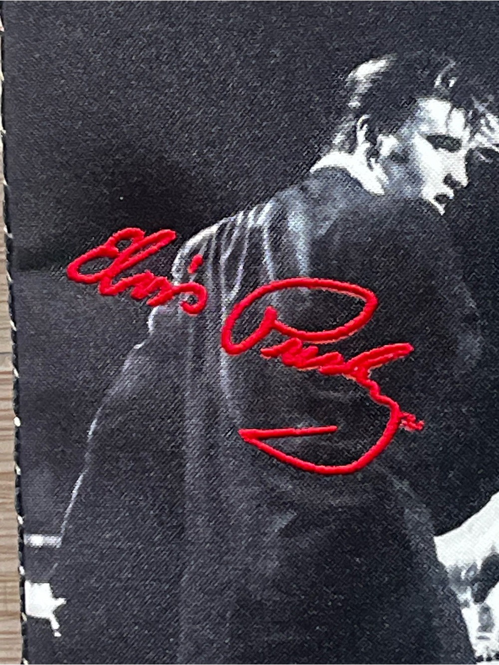 Elvis Presley Black Graphic Crossbody Bag with Red Script - Picture 6 of 7